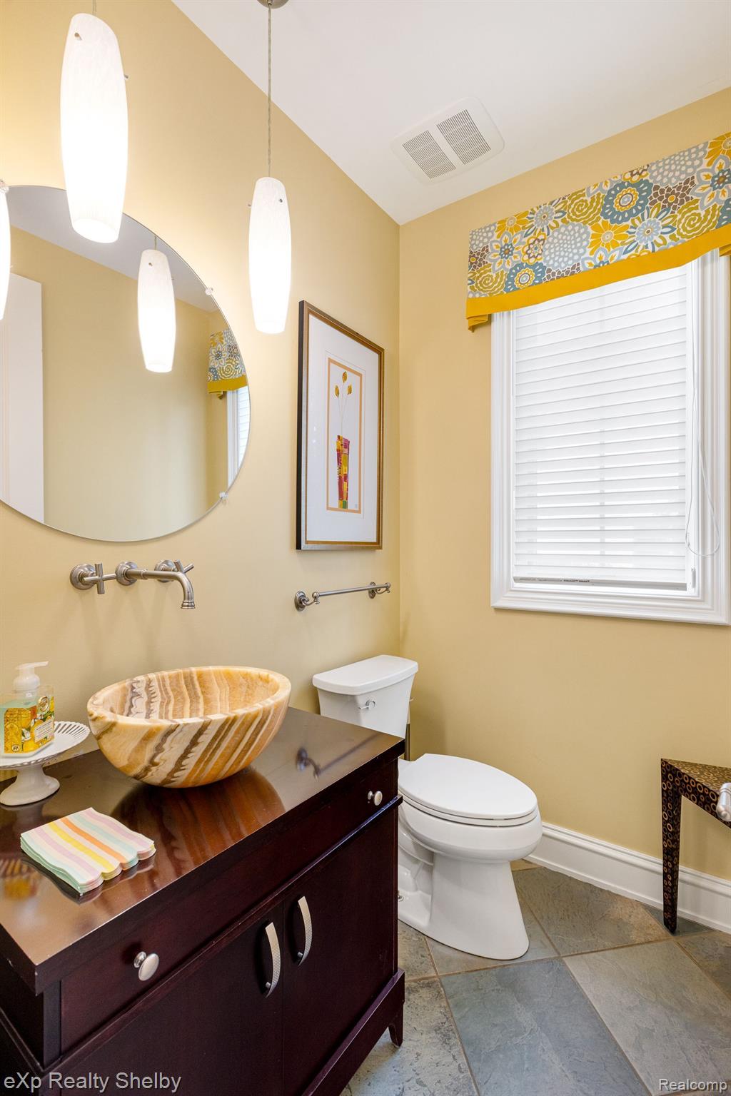 1008 KENSINGTON Avenue