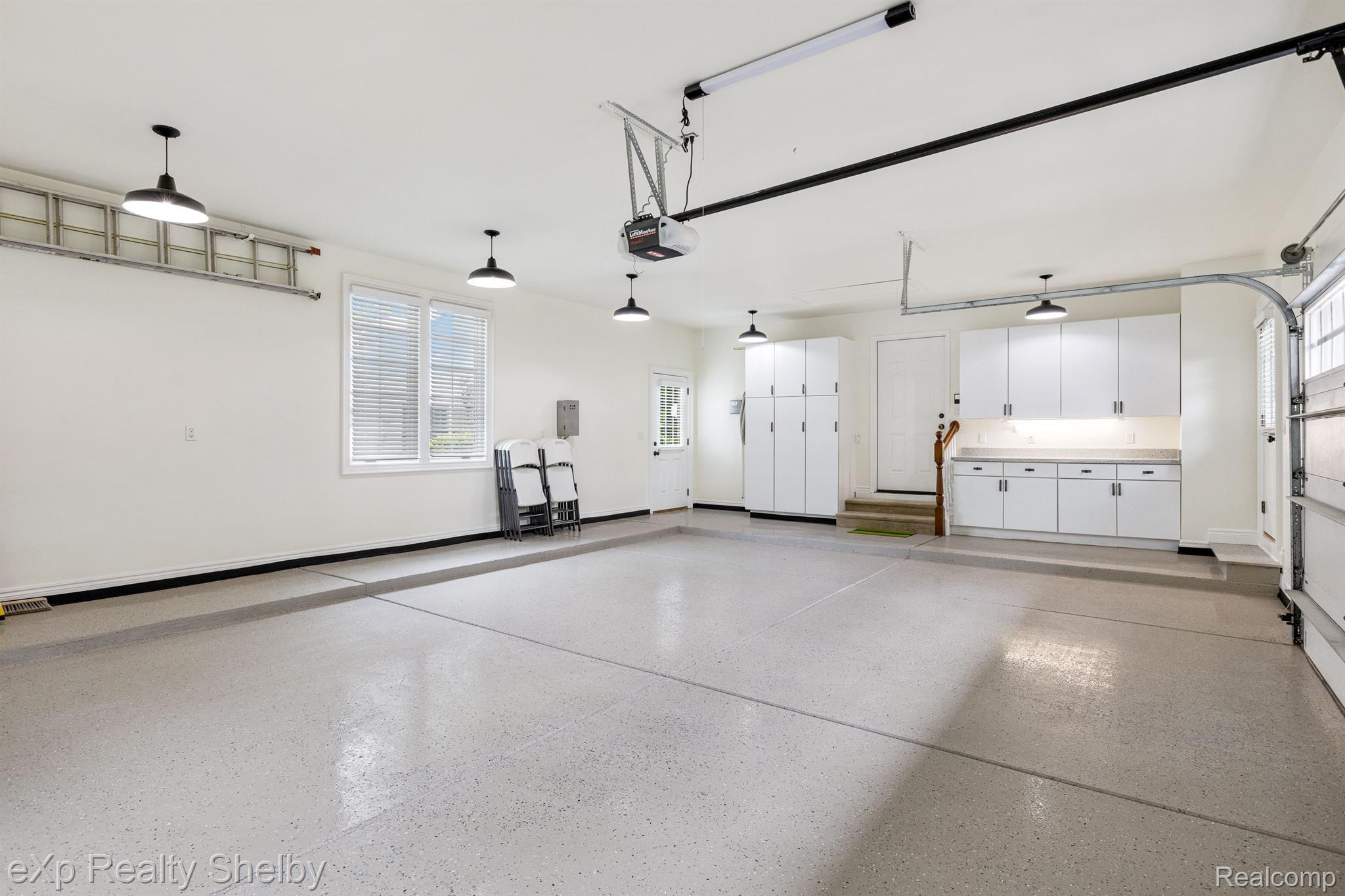 1008 KENSINGTON Avenue