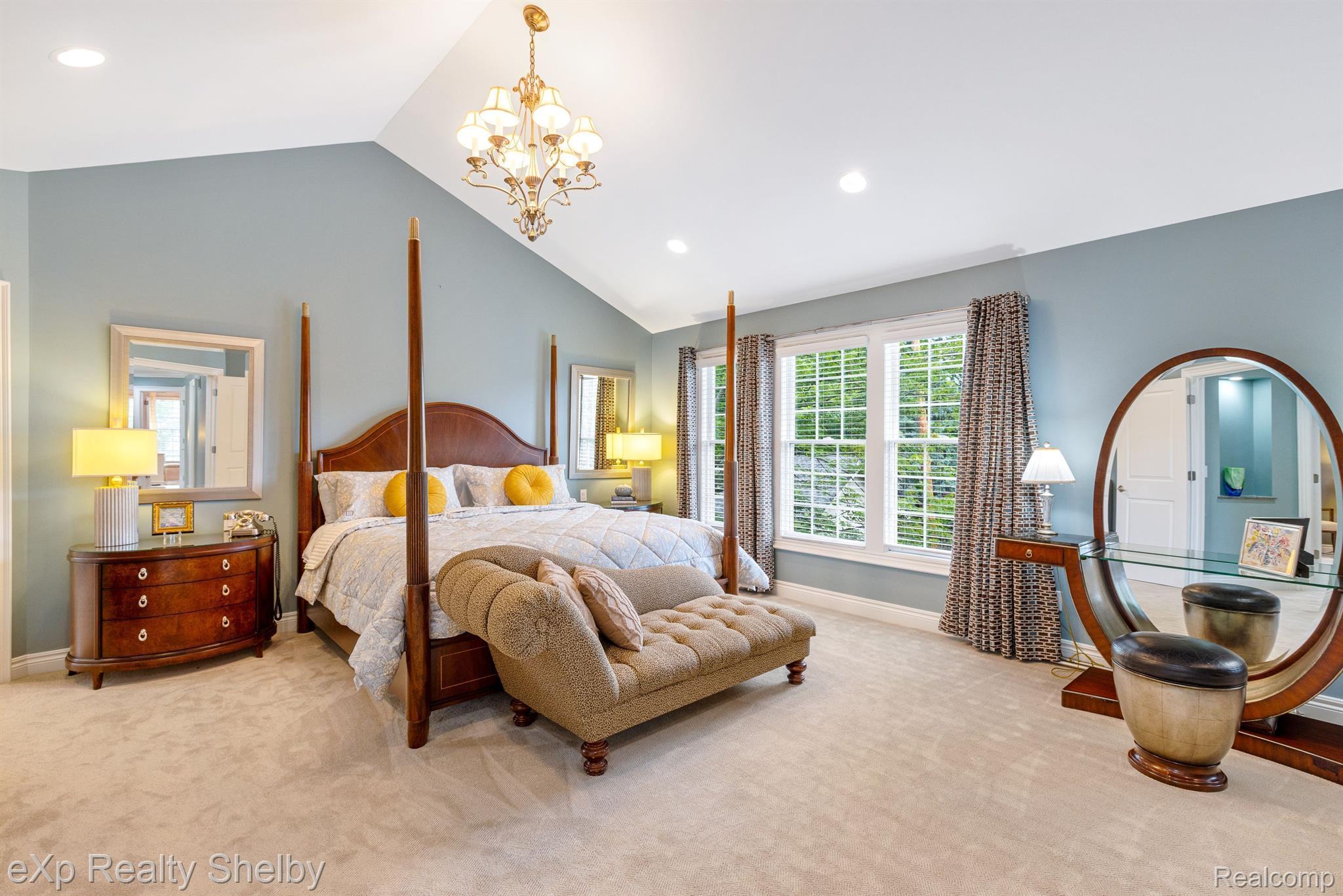 1008 KENSINGTON Avenue