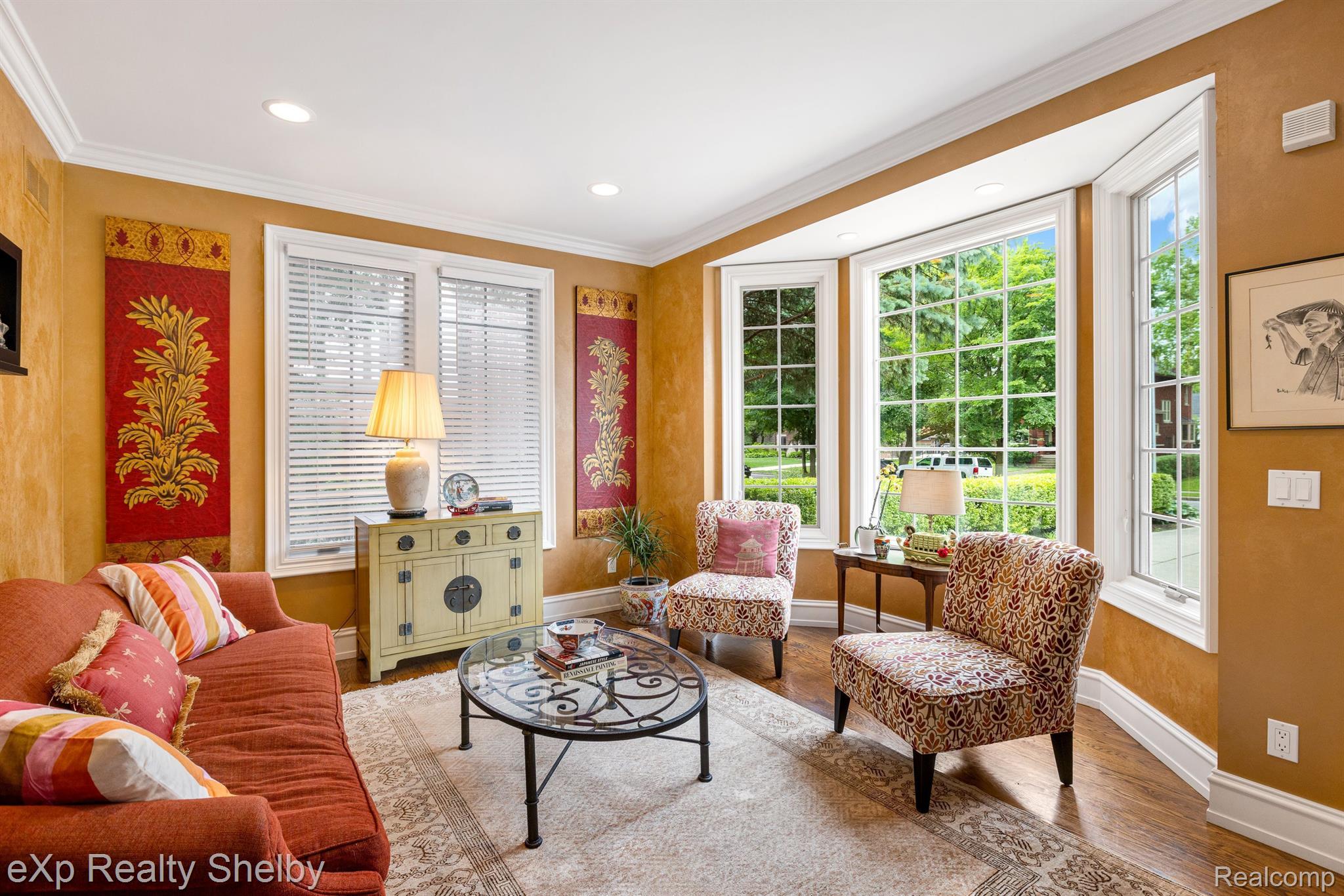 1008 KENSINGTON Avenue