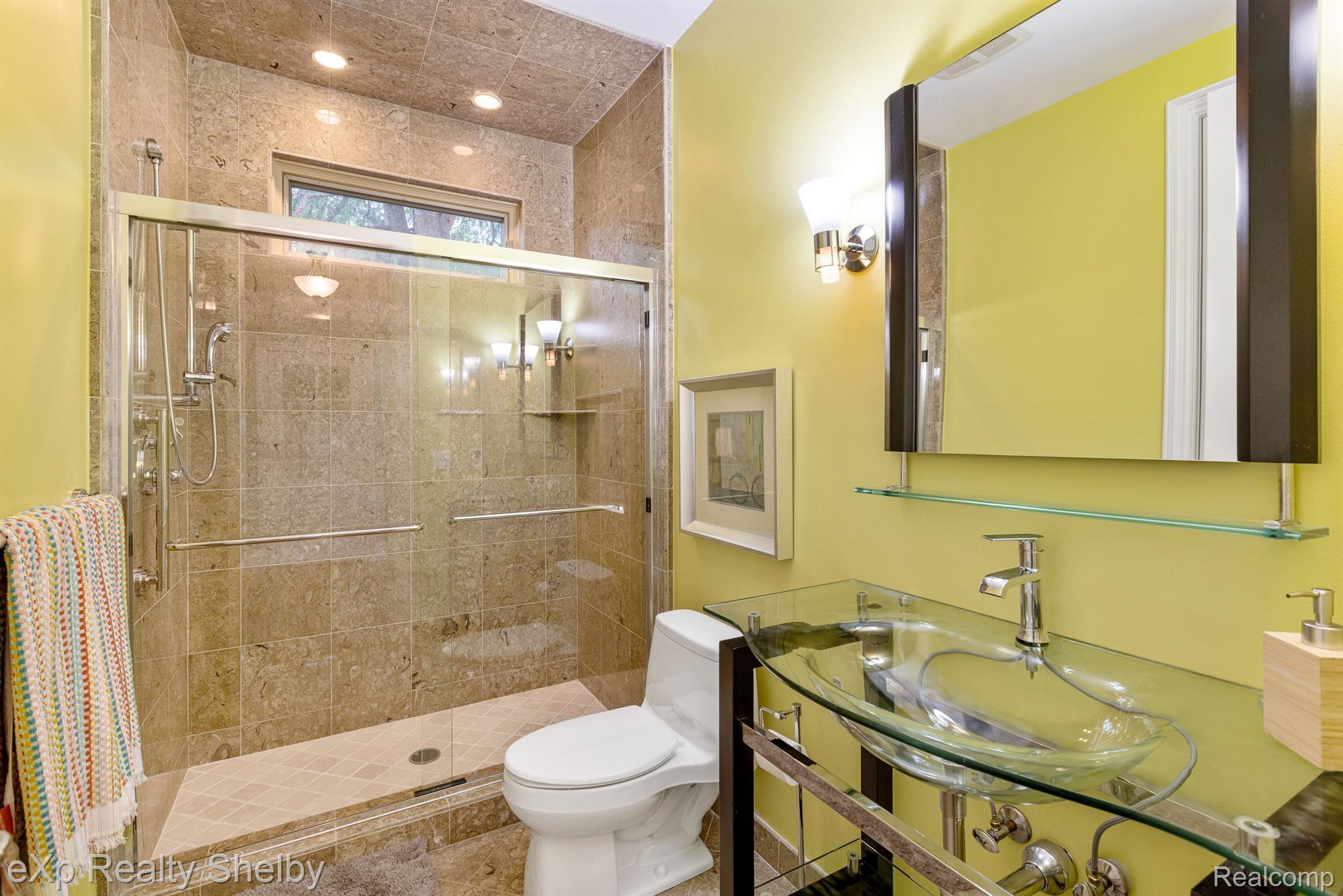 1008 KENSINGTON Avenue