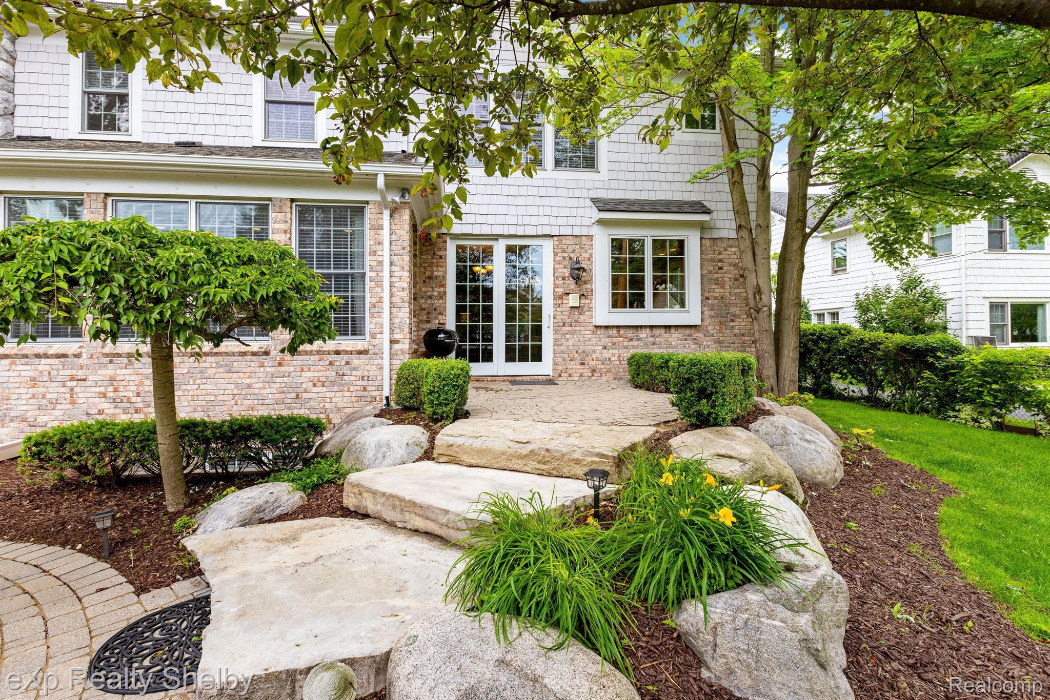 1008 KENSINGTON Avenue