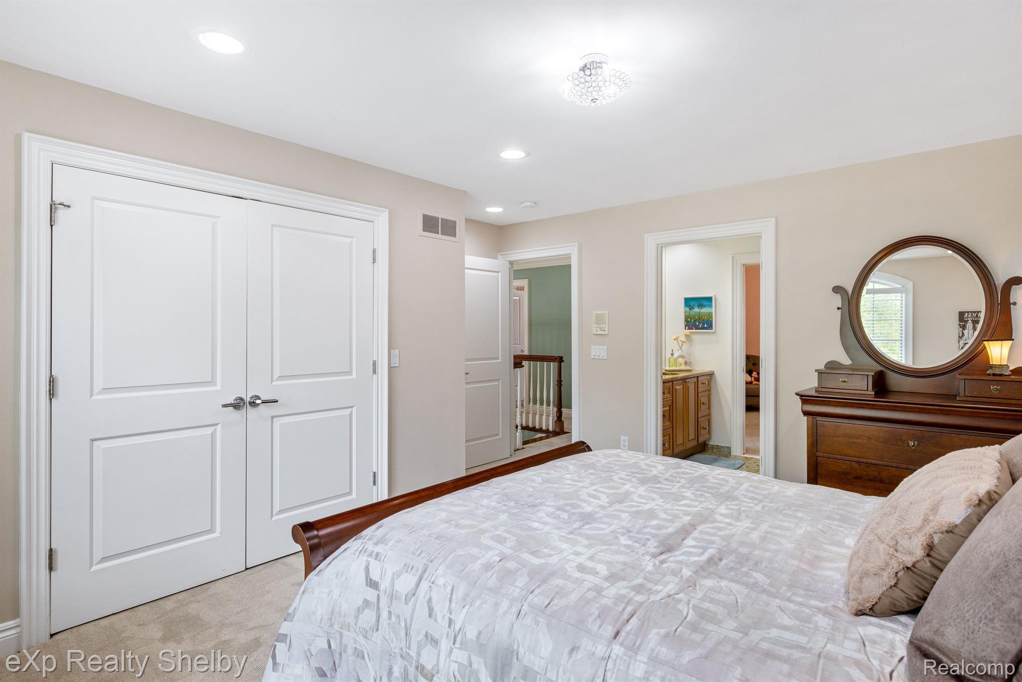 1008 KENSINGTON Avenue