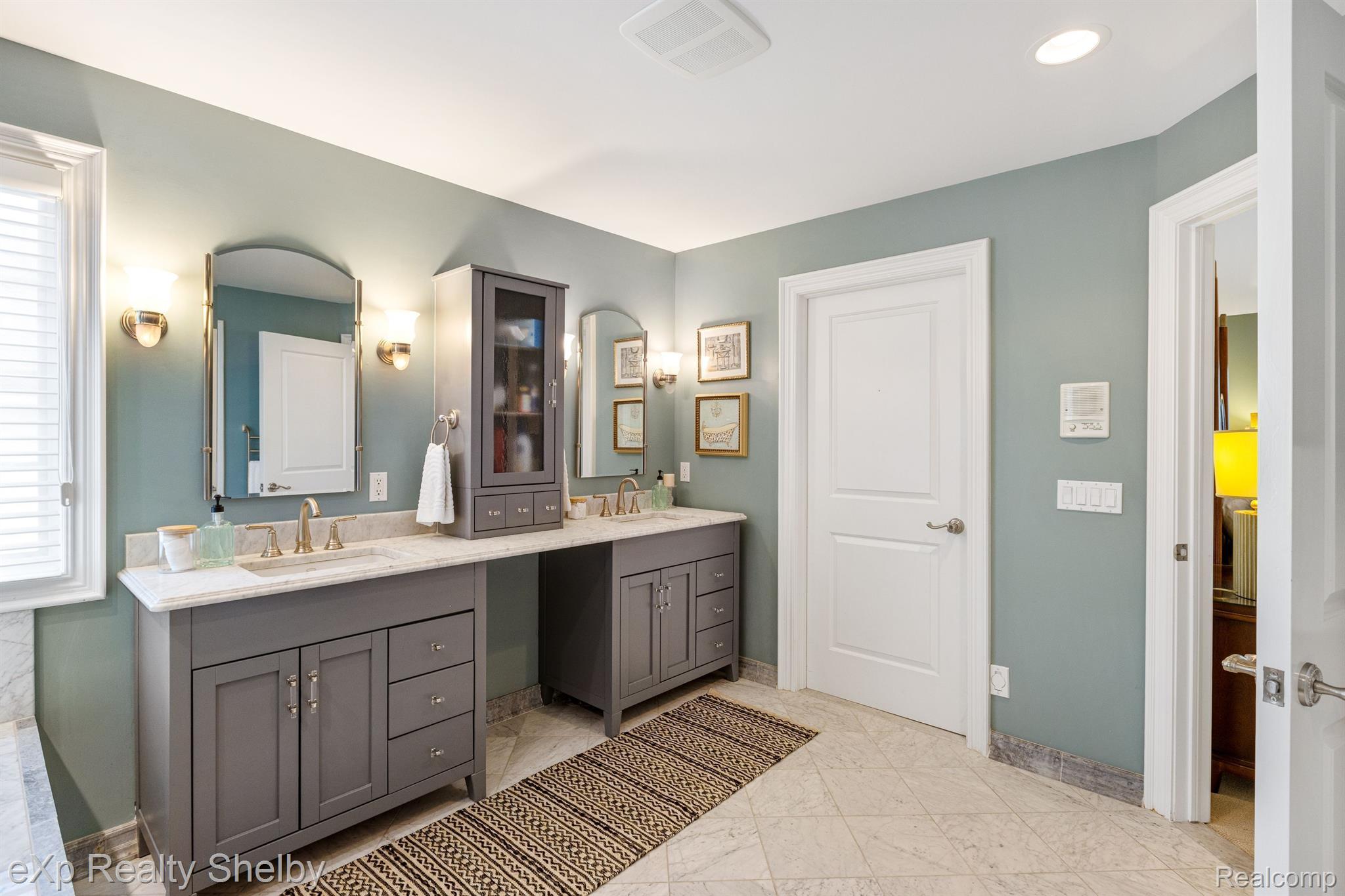 1008 KENSINGTON Avenue