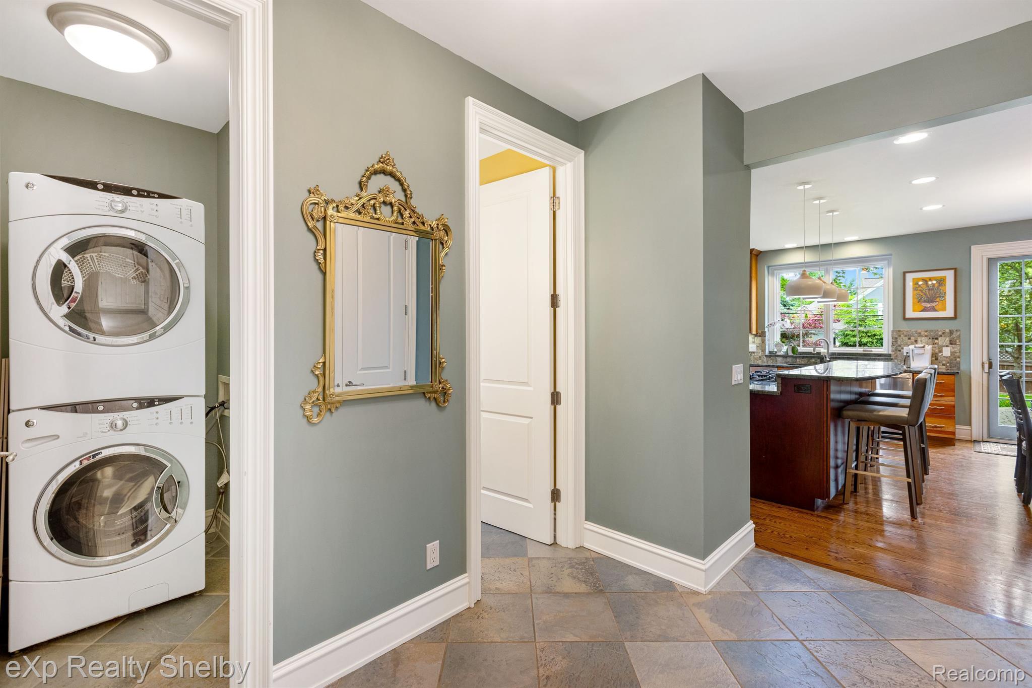 1008 KENSINGTON Avenue