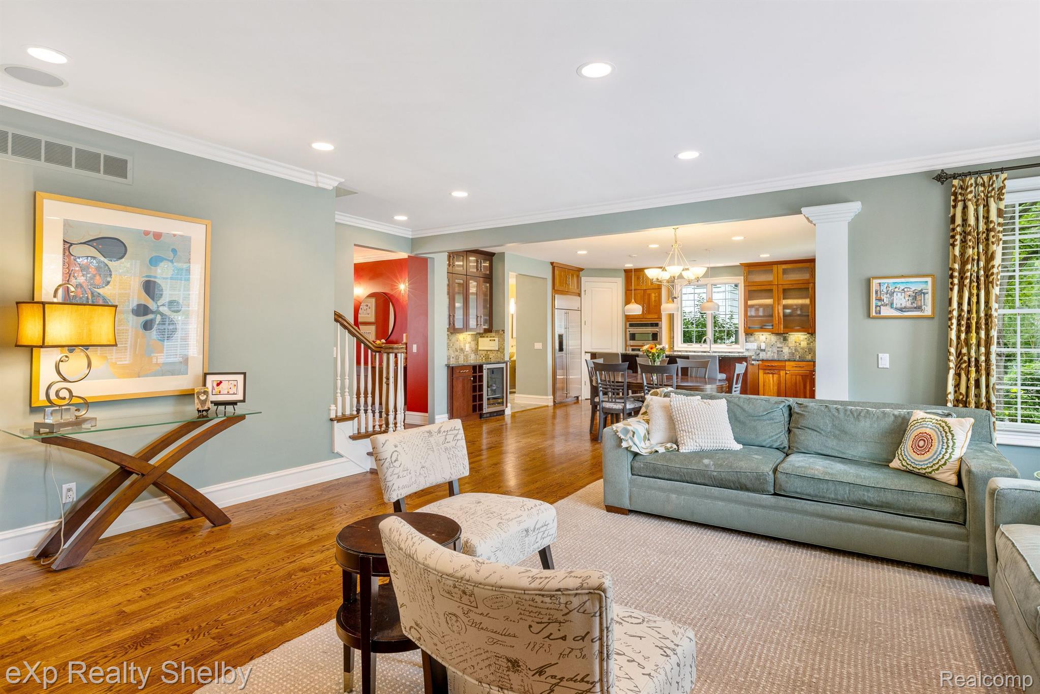 1008 KENSINGTON Avenue