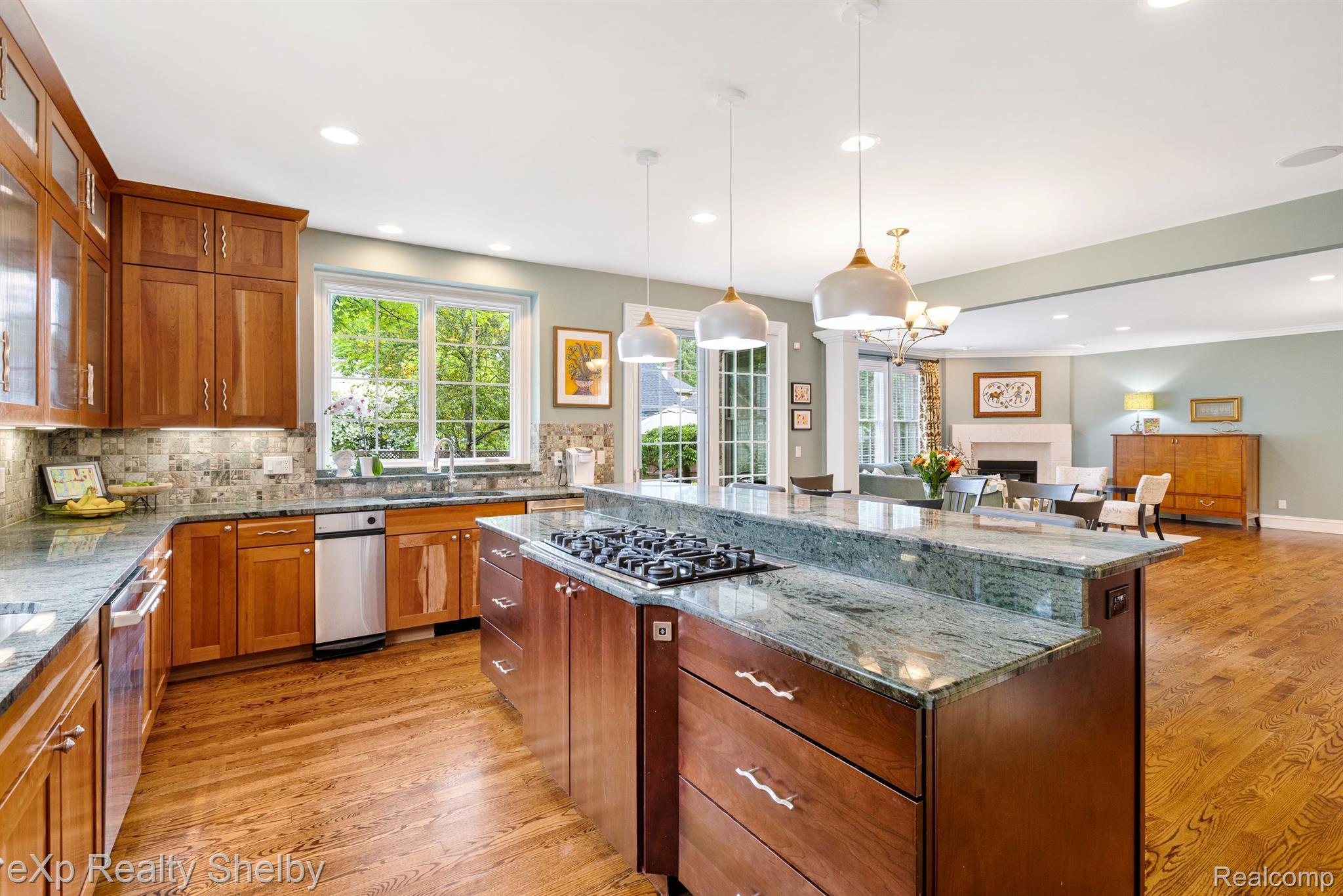 1008 KENSINGTON Avenue