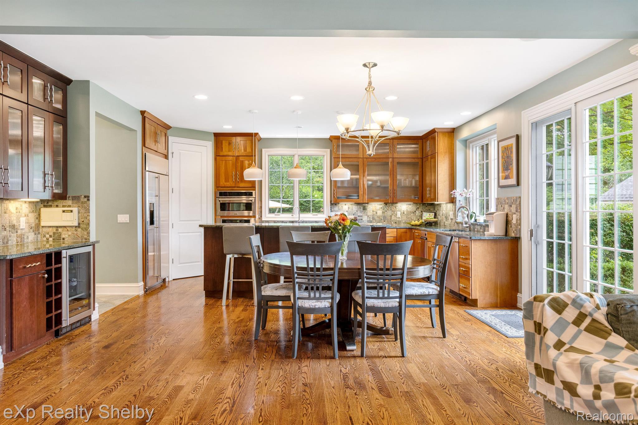 1008 KENSINGTON Avenue