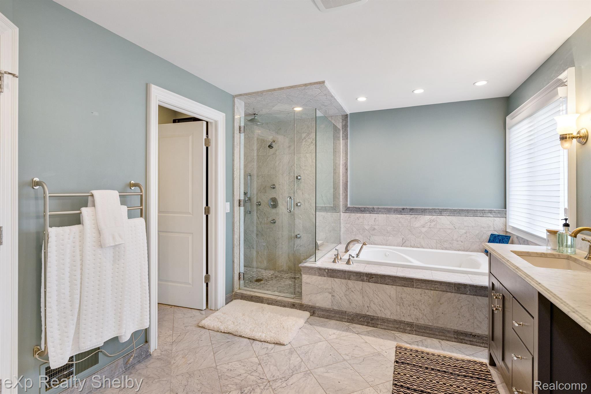 1008 KENSINGTON Avenue