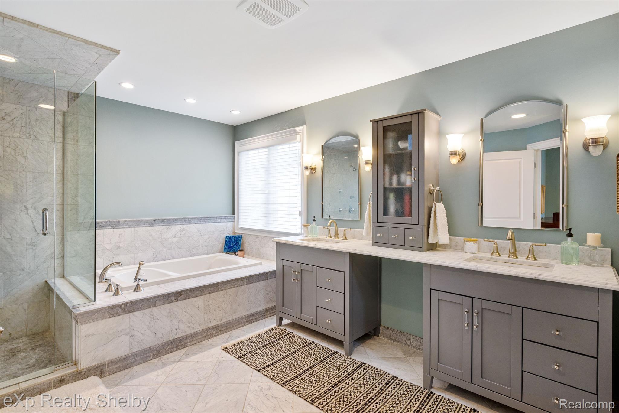 1008 KENSINGTON Avenue