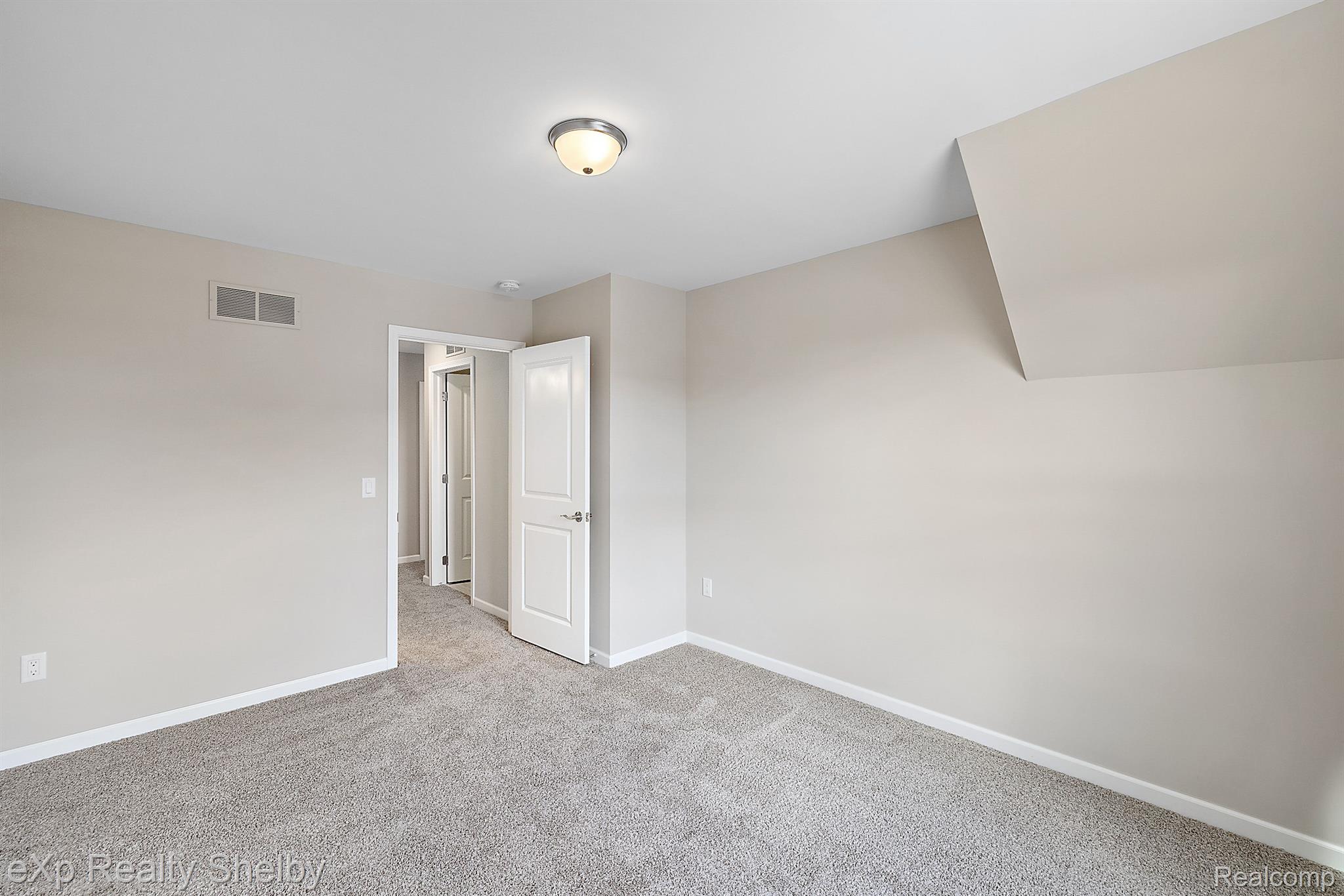 52585 WELLINGTON VALLEY Drive