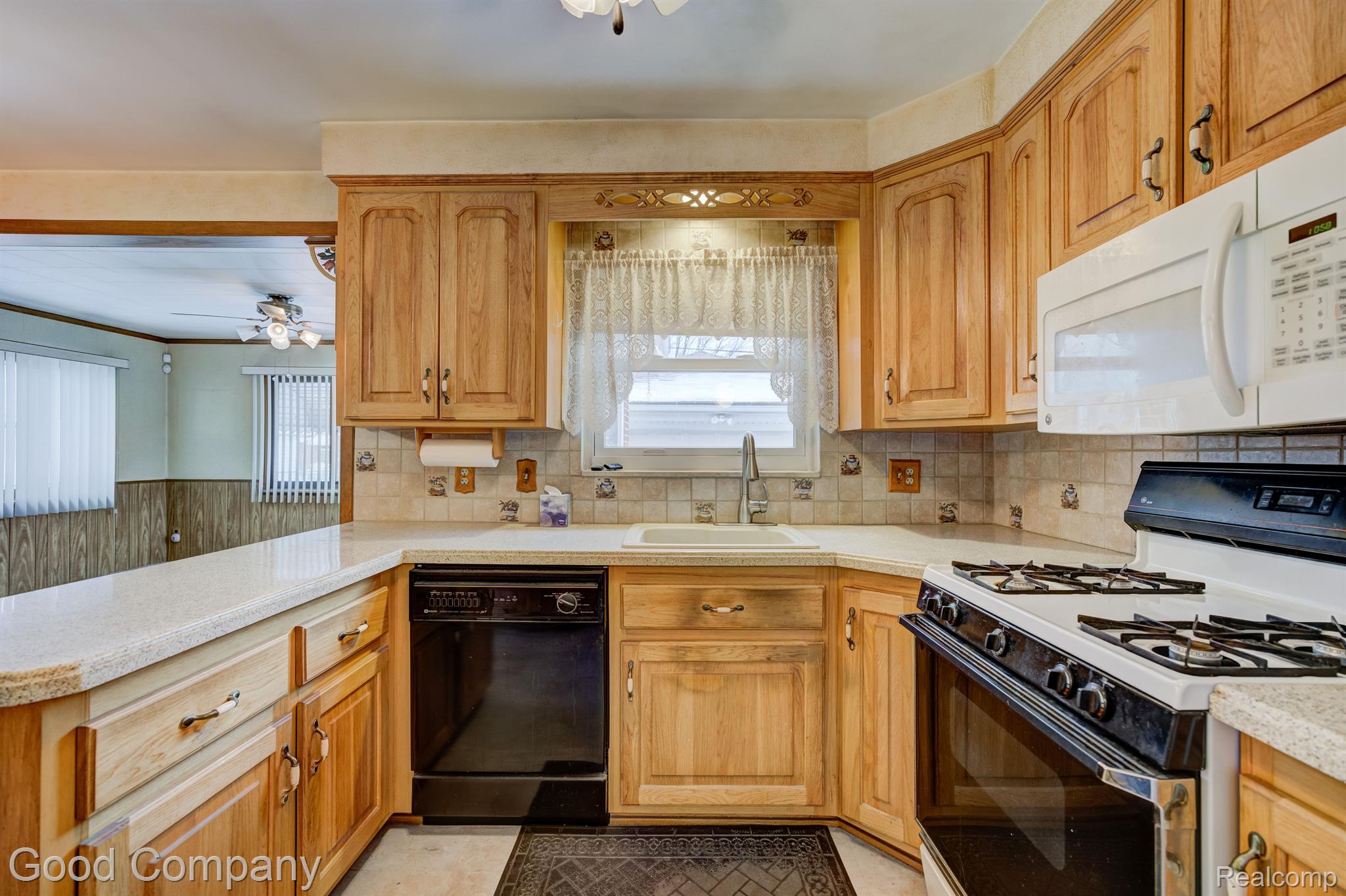 24554 WILLOWBY Avenue