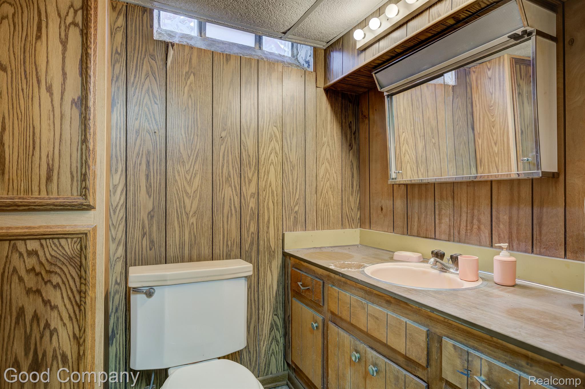 24554 WILLOWBY Avenue