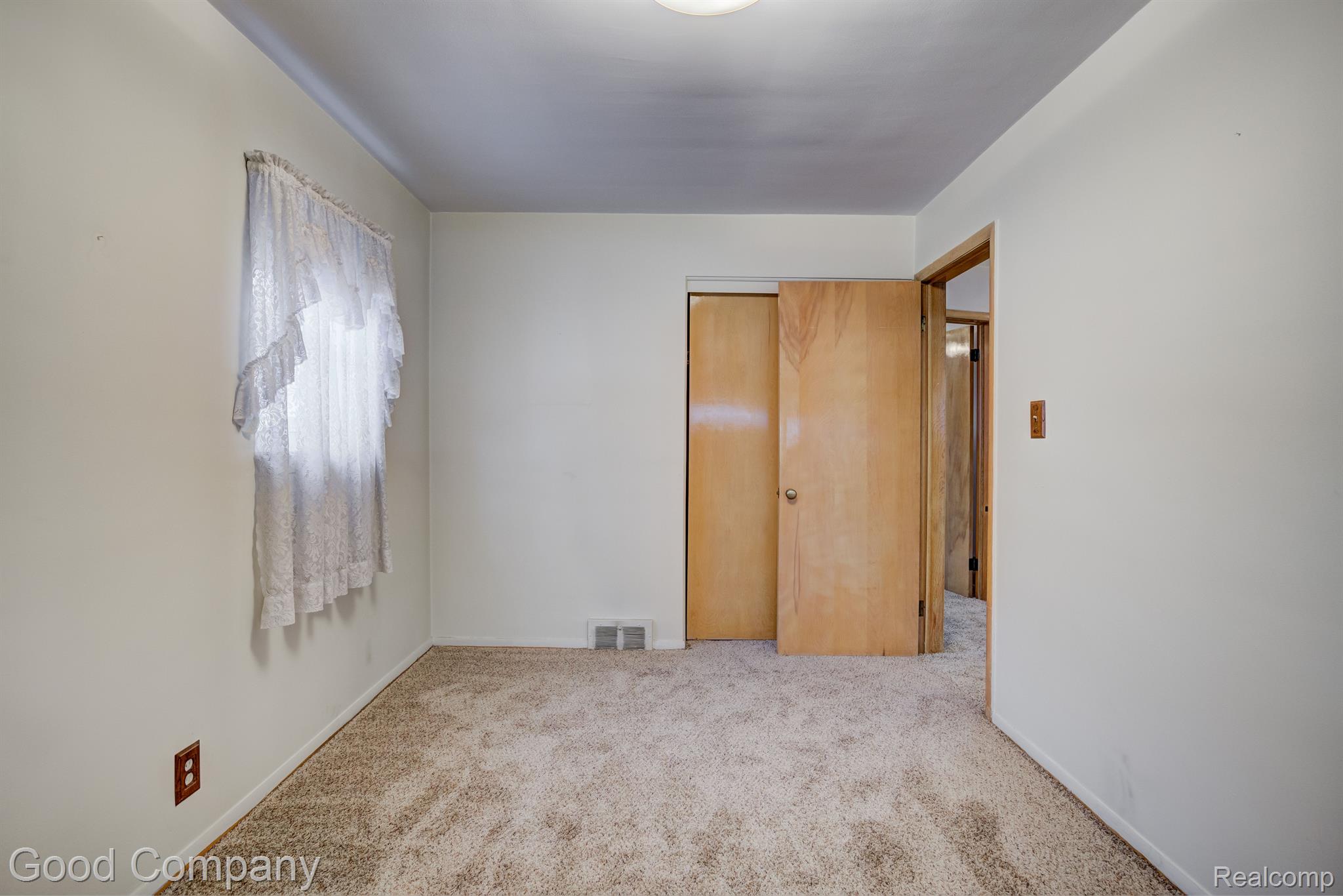 24554 WILLOWBY Avenue