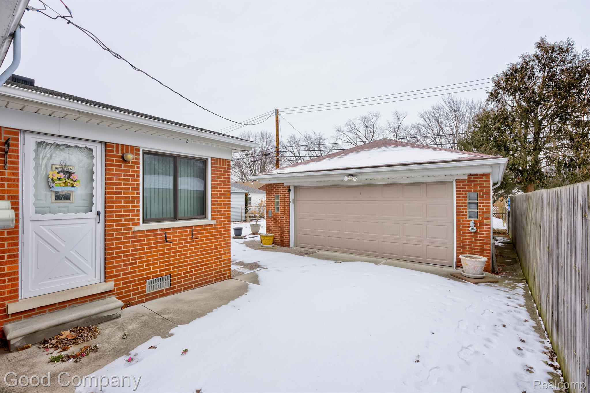 24554 WILLOWBY Avenue