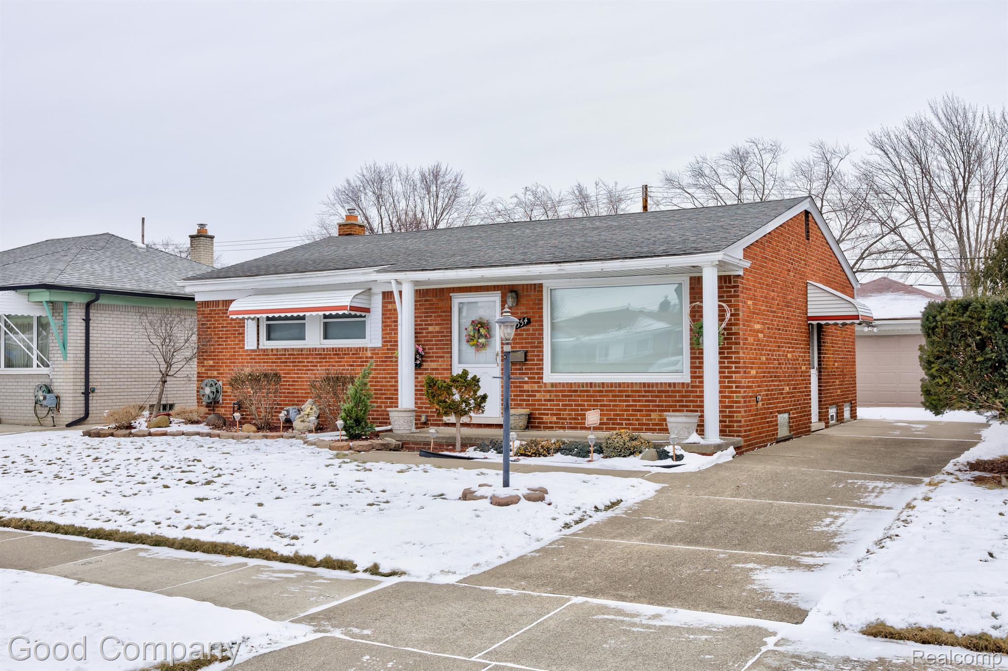 24554 WILLOWBY Avenue