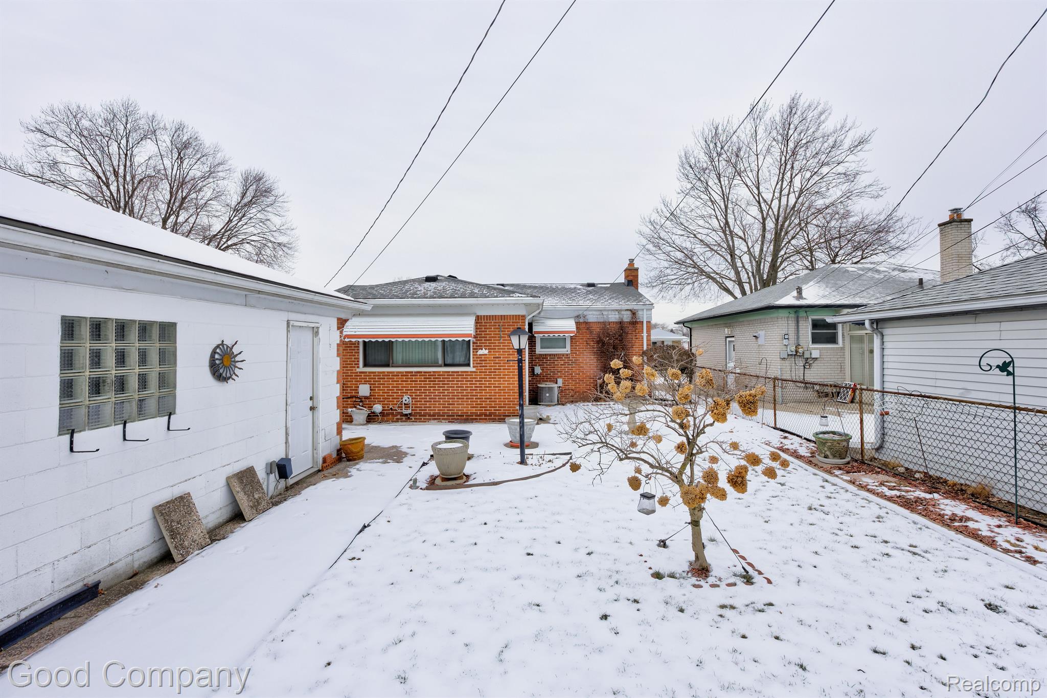 24554 WILLOWBY Avenue