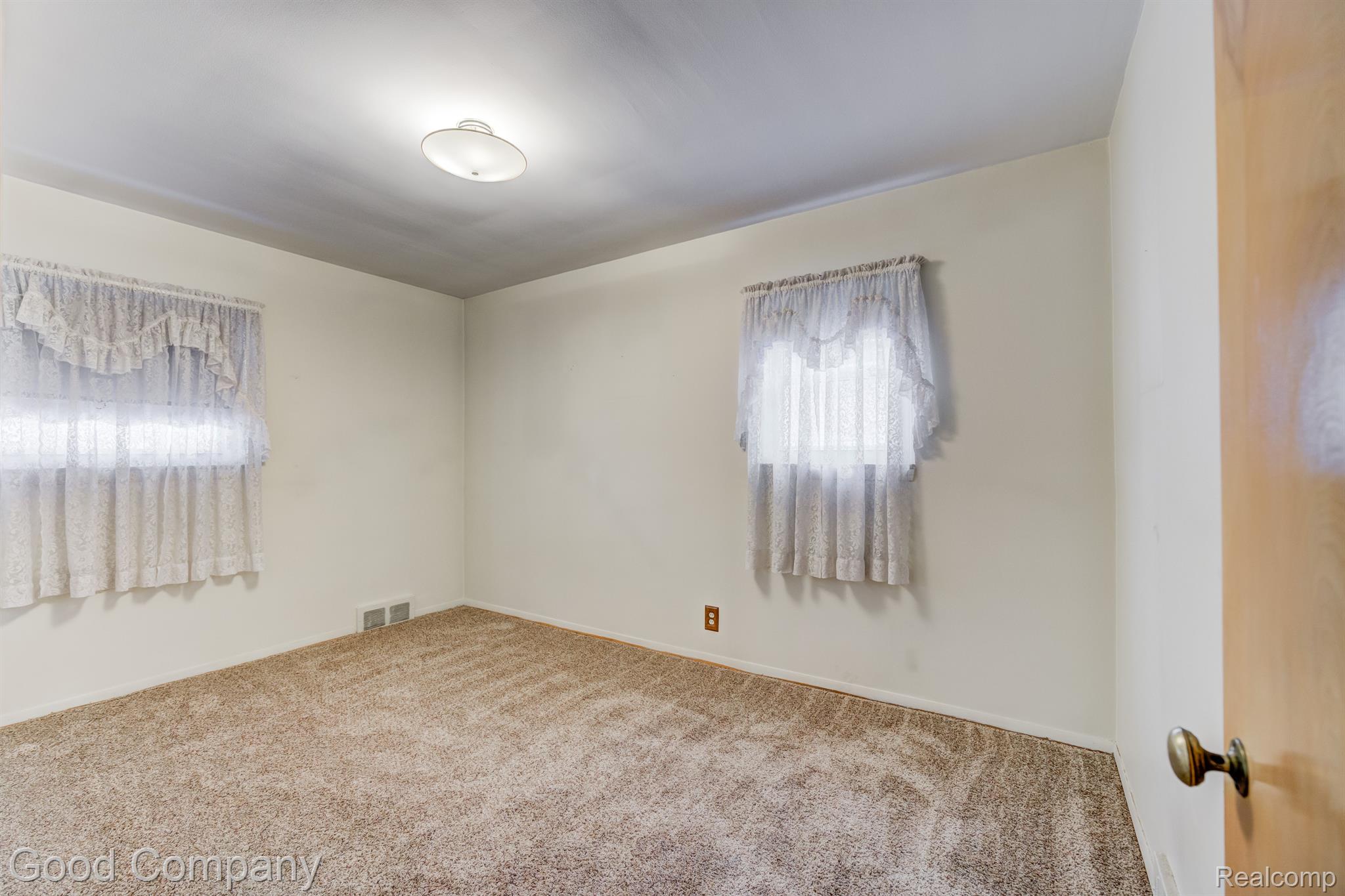 24554 WILLOWBY Avenue