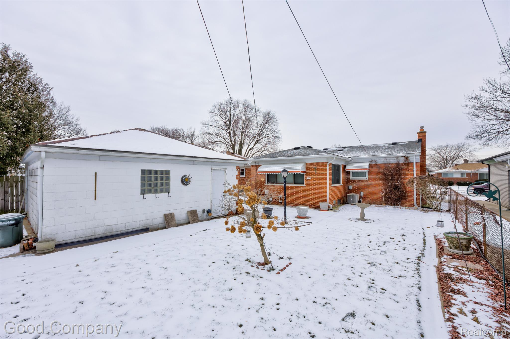 24554 WILLOWBY Avenue