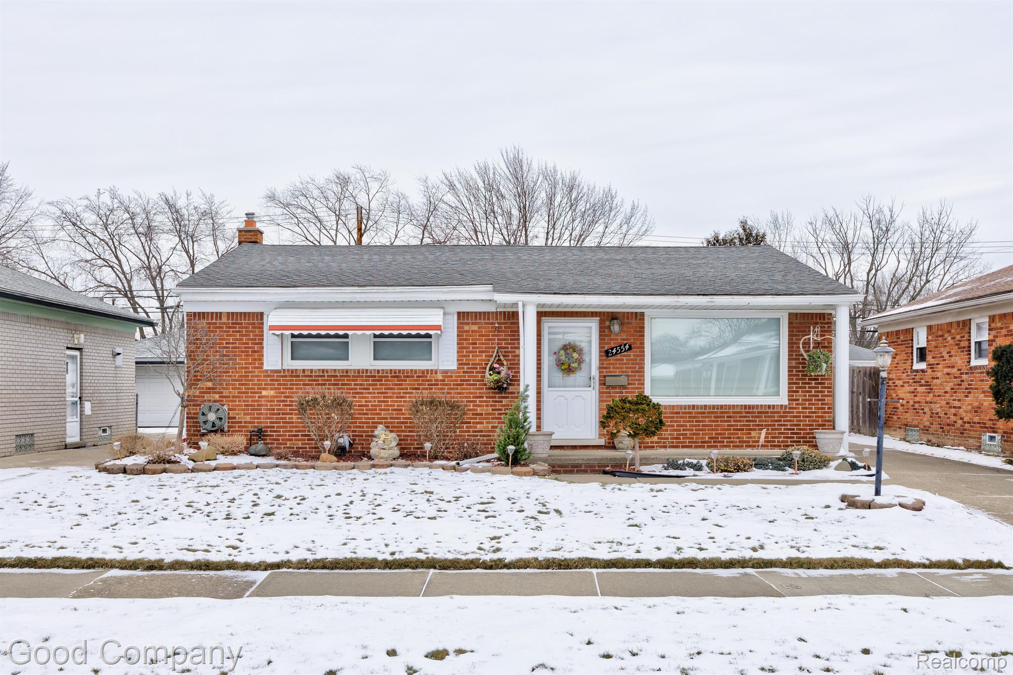 24554 WILLOWBY Avenue