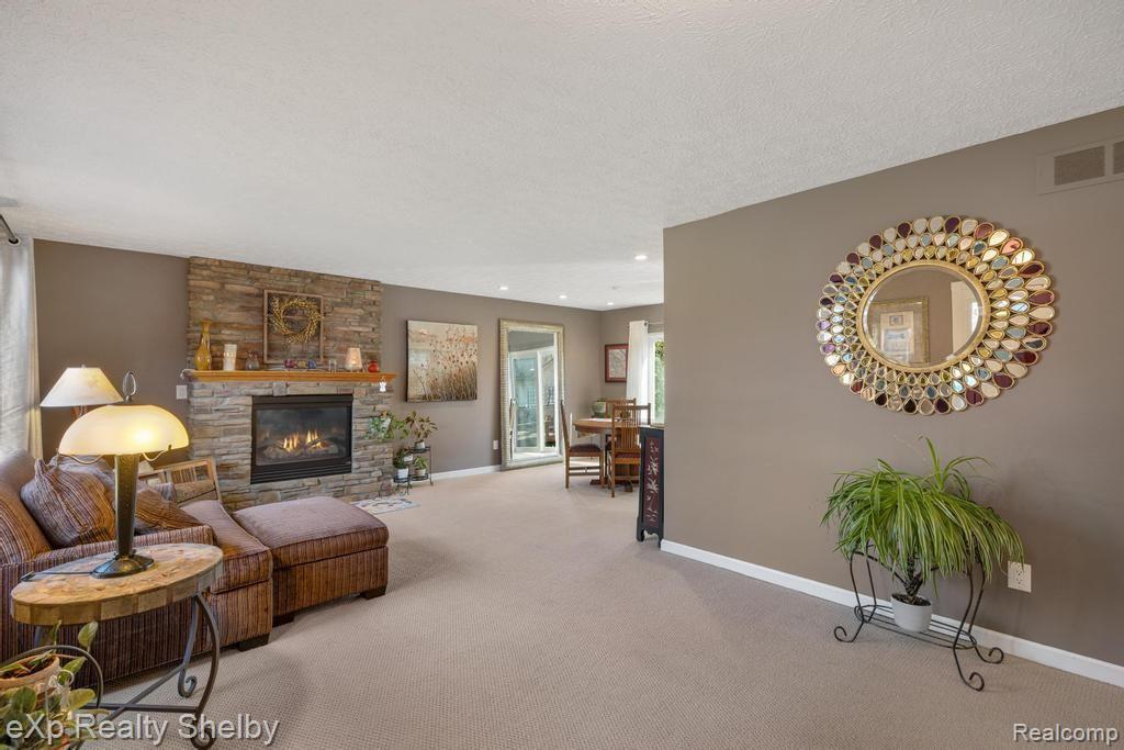 691 BARCLAY Drive