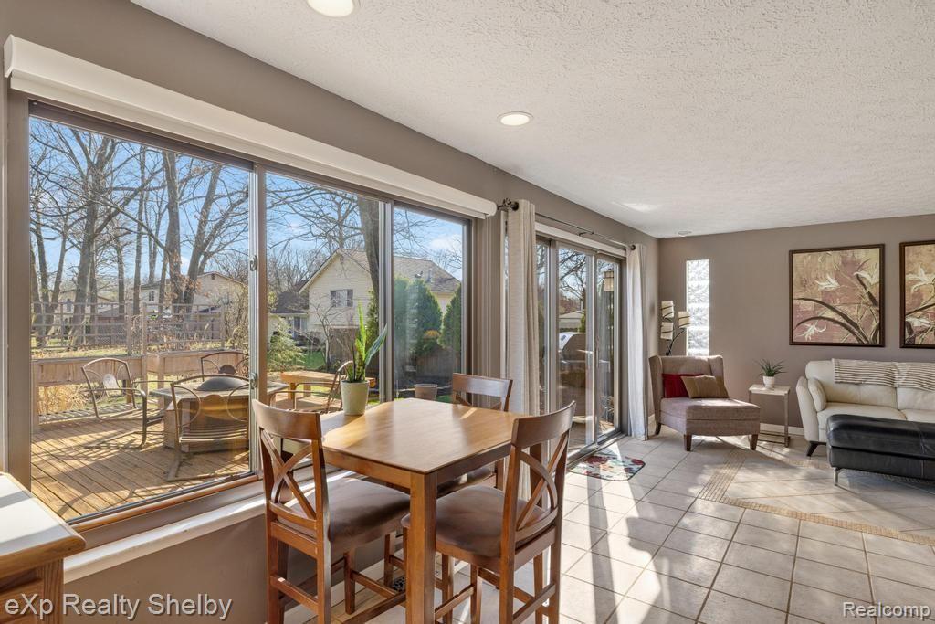 691 BARCLAY Drive