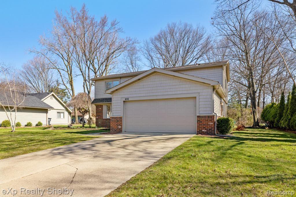 691 BARCLAY Drive