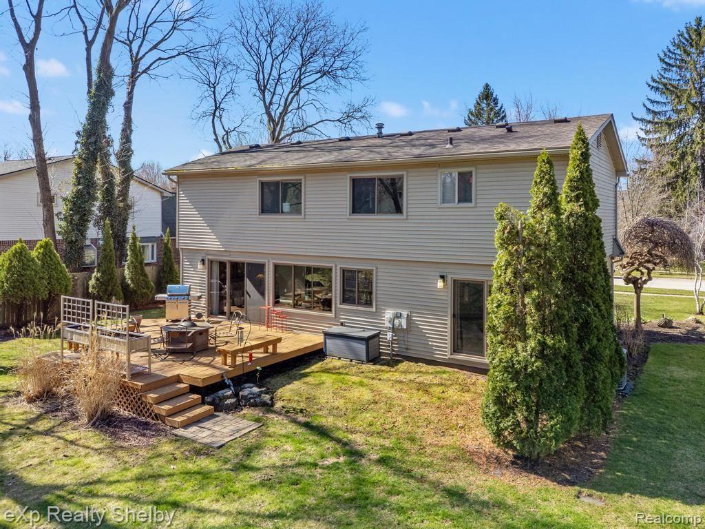 691 BARCLAY Drive