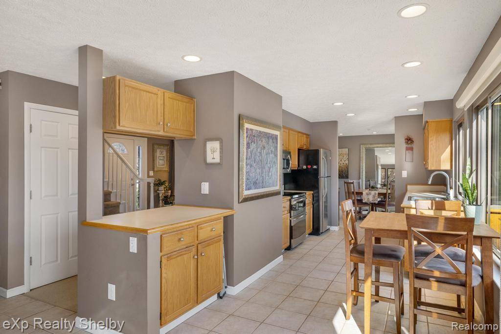 691 BARCLAY Drive
