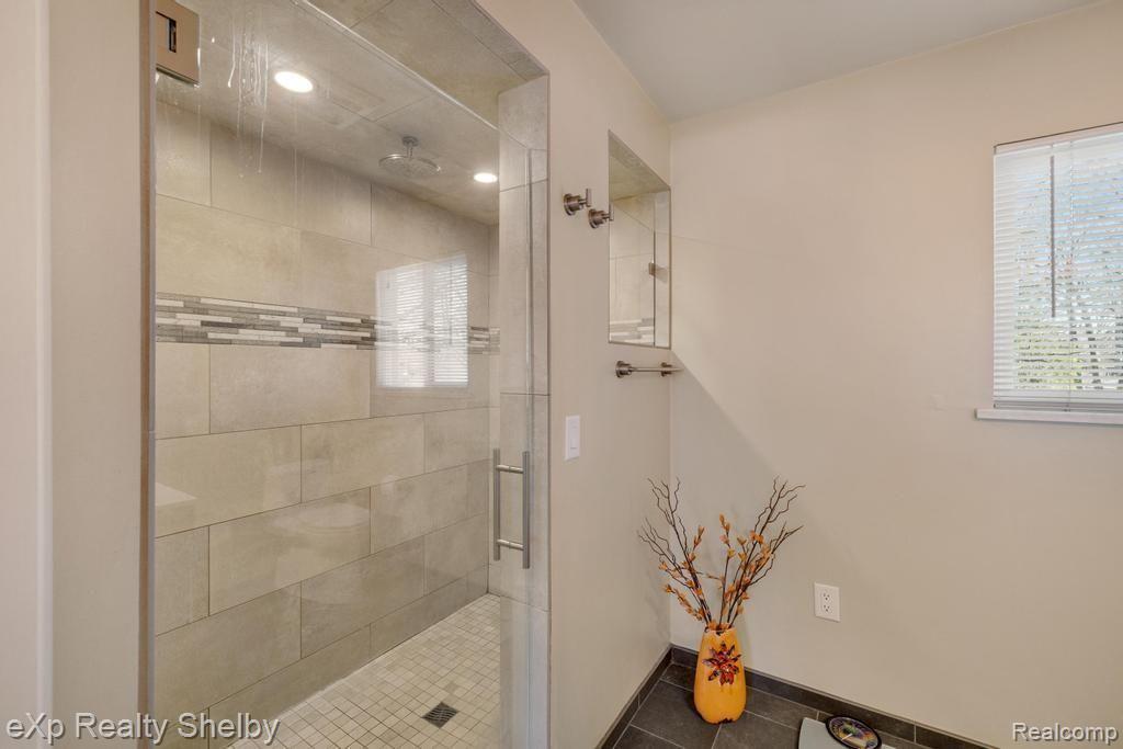 691 BARCLAY Drive