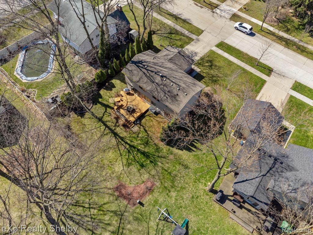 691 BARCLAY Drive
