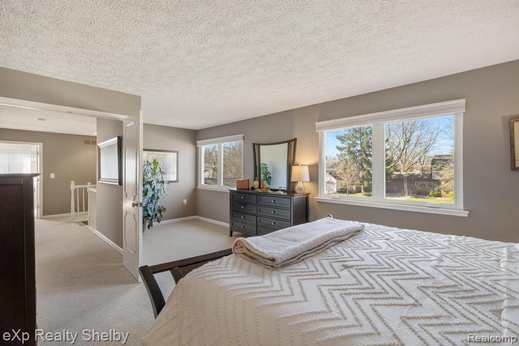 691 BARCLAY Drive