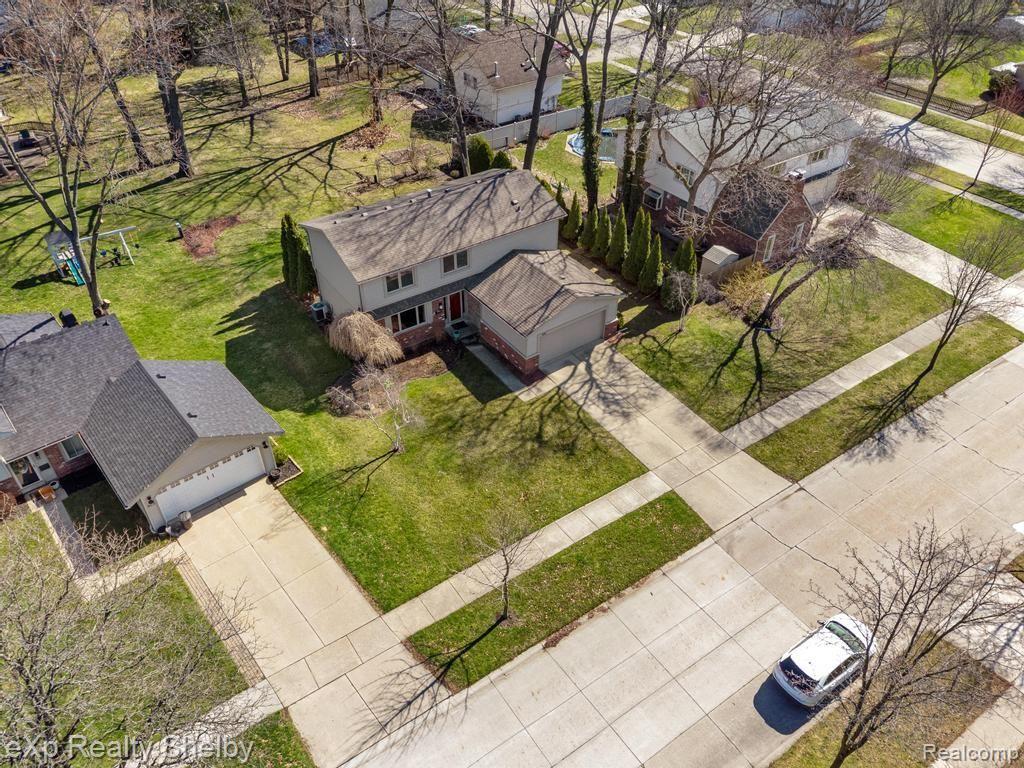 691 BARCLAY Drive