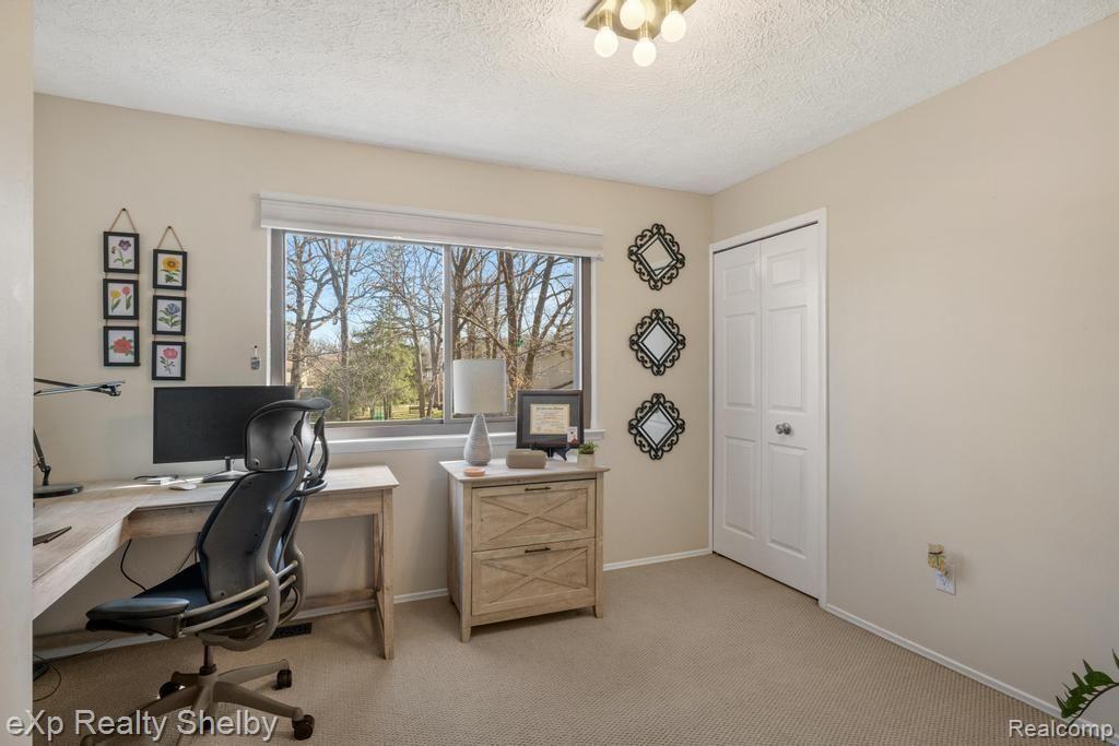 691 BARCLAY Drive
