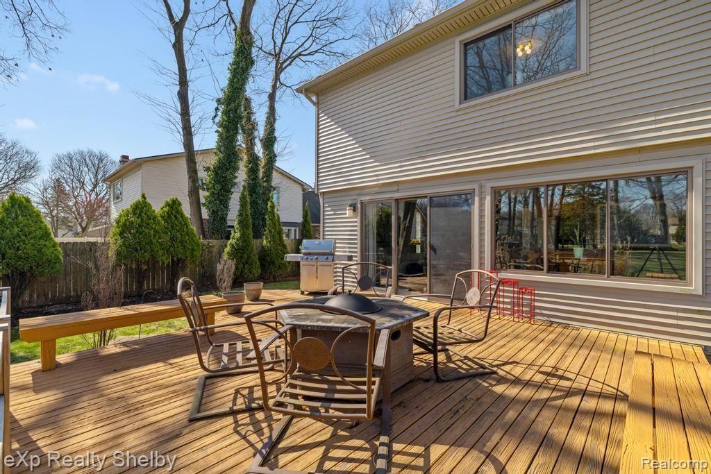 691 BARCLAY Drive