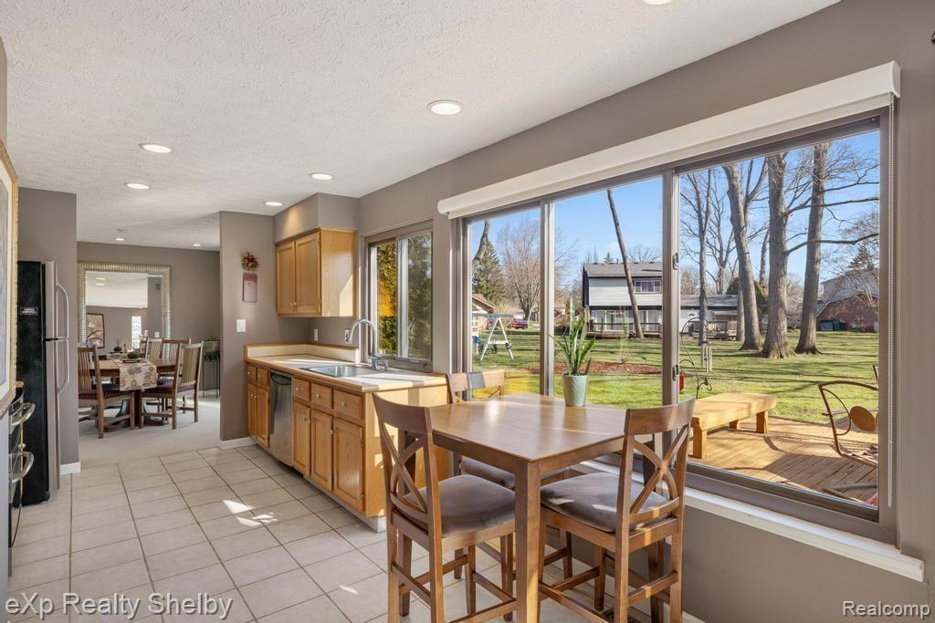 691 BARCLAY Drive