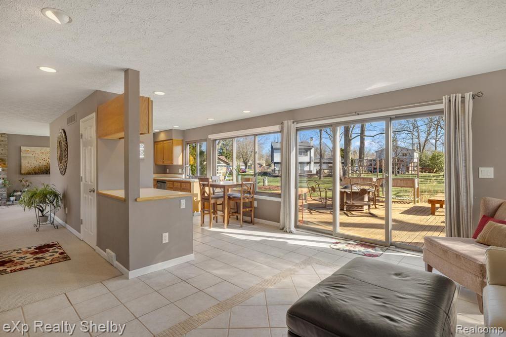 691 BARCLAY Drive