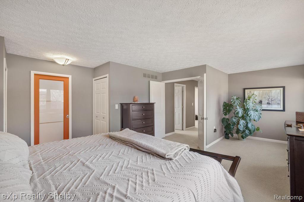691 BARCLAY Drive