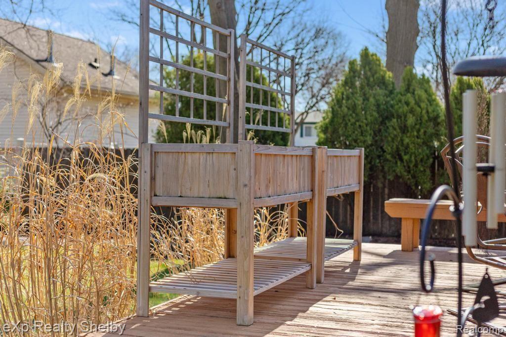 691 BARCLAY Drive