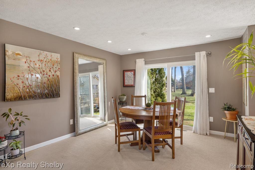 691 BARCLAY Drive