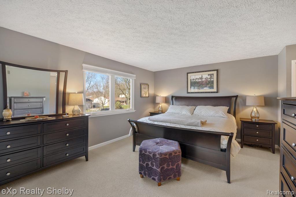 691 BARCLAY Drive