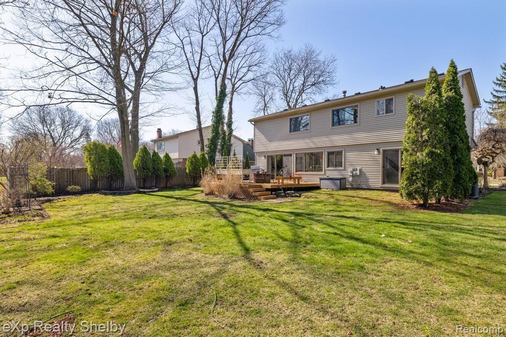 691 BARCLAY Drive