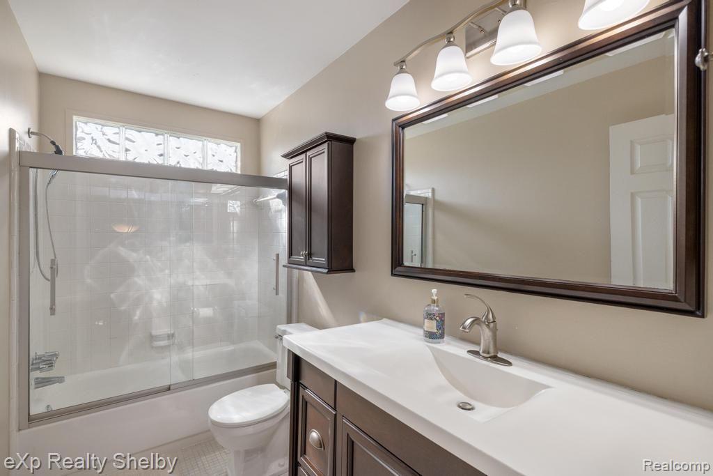 691 BARCLAY Drive