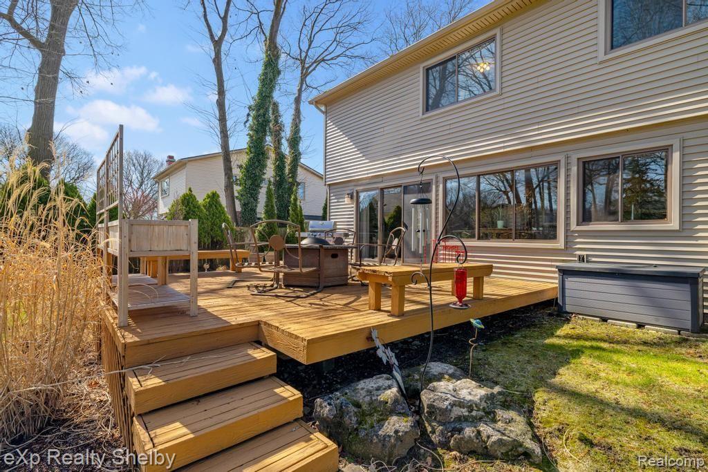 691 BARCLAY Drive