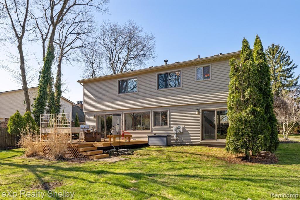 691 BARCLAY Drive