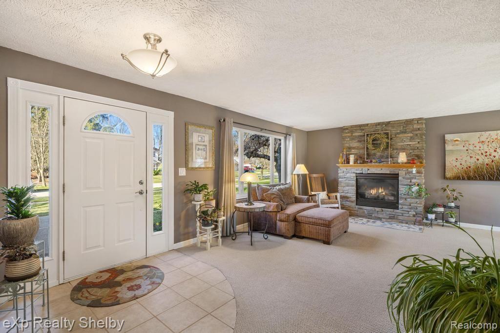 691 BARCLAY Drive