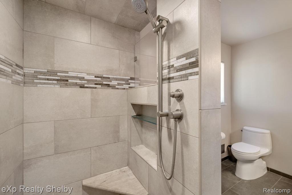 691 BARCLAY Drive