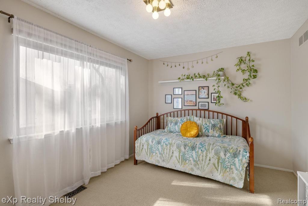 691 BARCLAY Drive