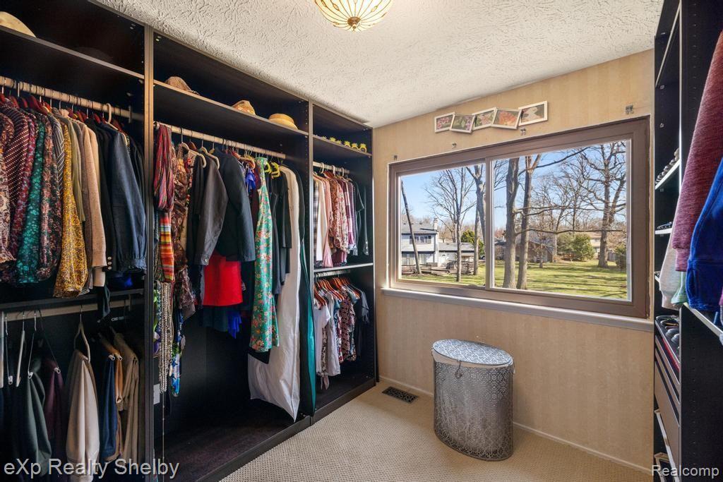 691 BARCLAY Drive