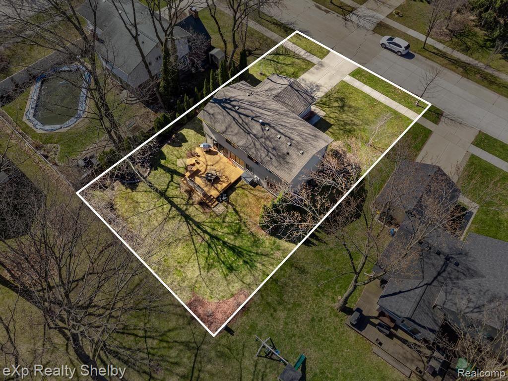691 BARCLAY Drive